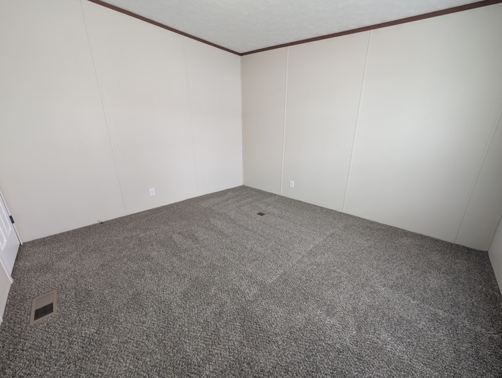 Building Photo - 15843 Charlemagne Ave W