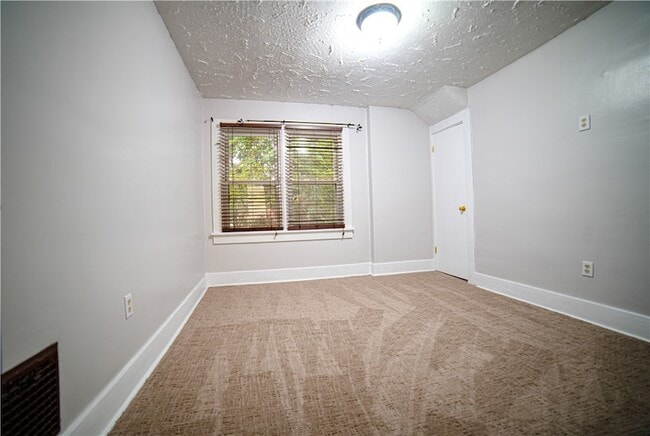 Building Photo - 1108 Highland St