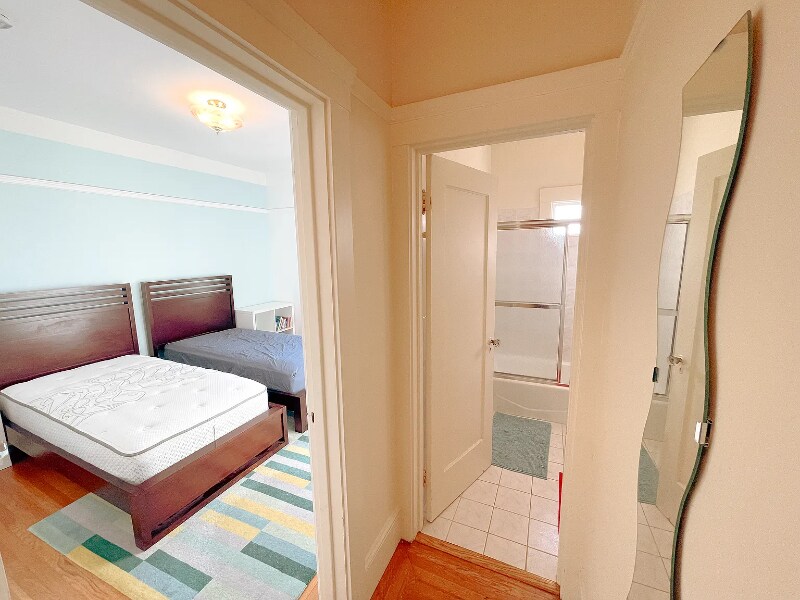 Building Photo - 1811 18th Ave