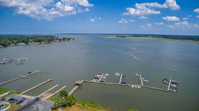 Building Photo - For Rent – Beautifully Updated Townhome in Gull Point a Waterfront Community