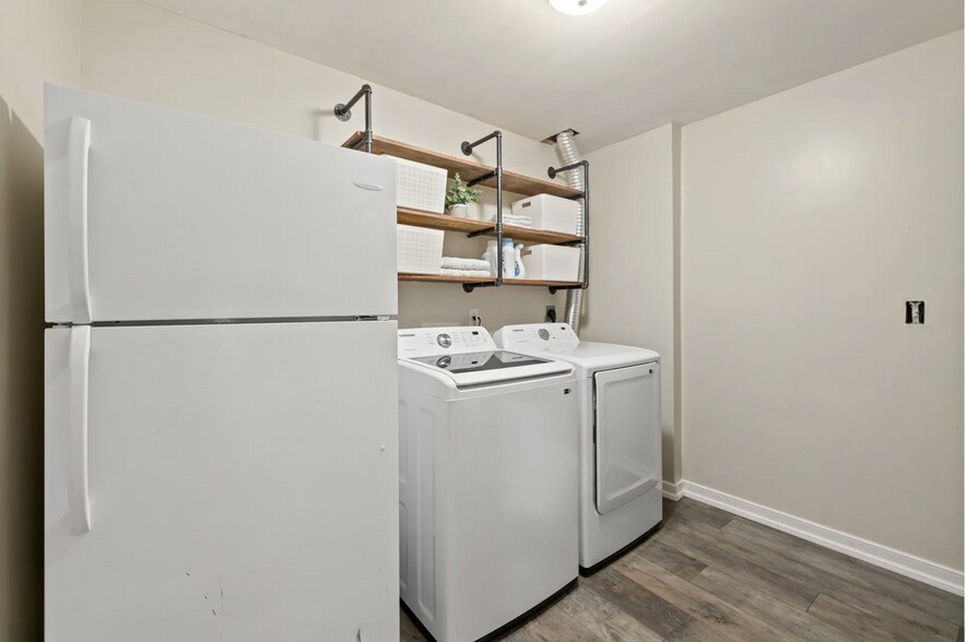 Building Photo - 45537 Lake Haven Ter