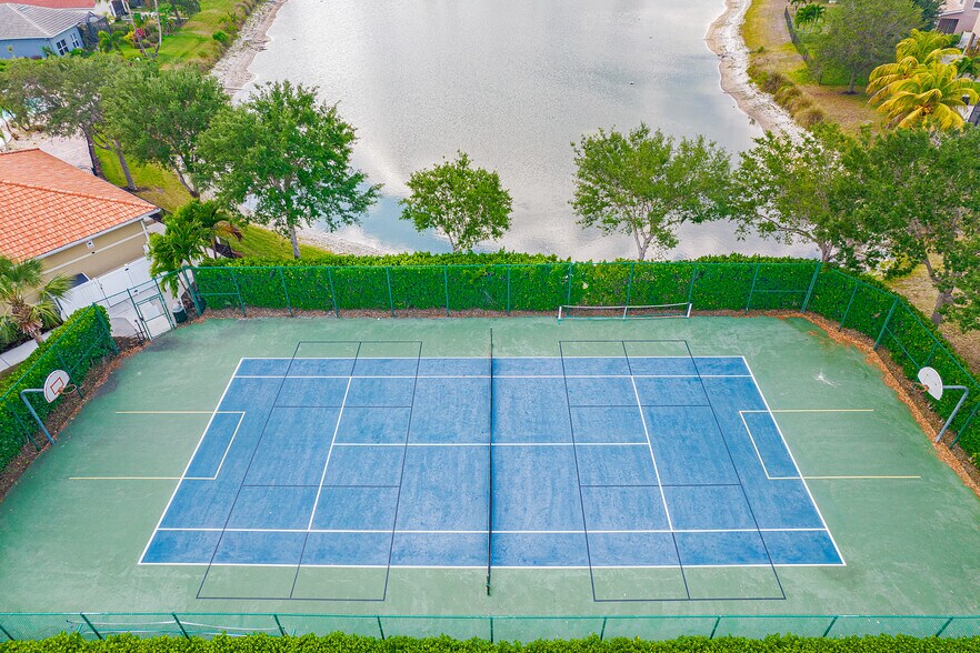 Building Photo - 2921 Inlet Cove Ln E