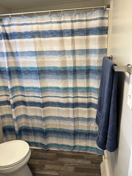 Building Photo - 927 S Jackson St