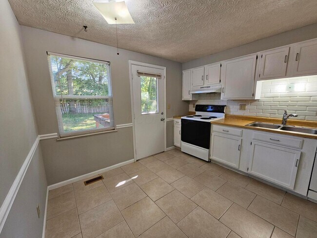 Building Photo - 5316 Predmore Pl