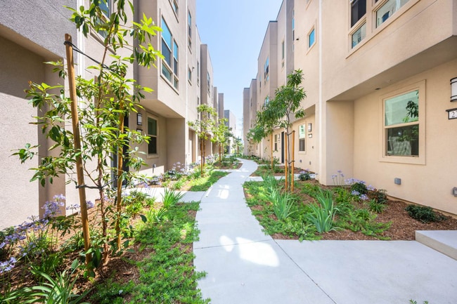 Building Photo - Lilian Frogtown