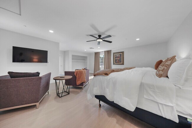 Building Photo - 2246 Paseo Roseta