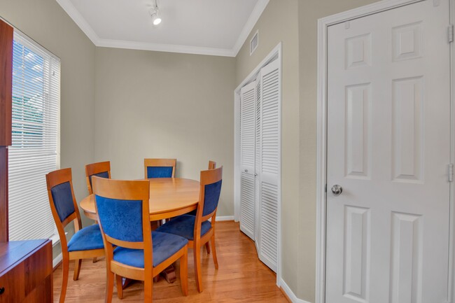 Building Photo - 9200 Westheimer Rd