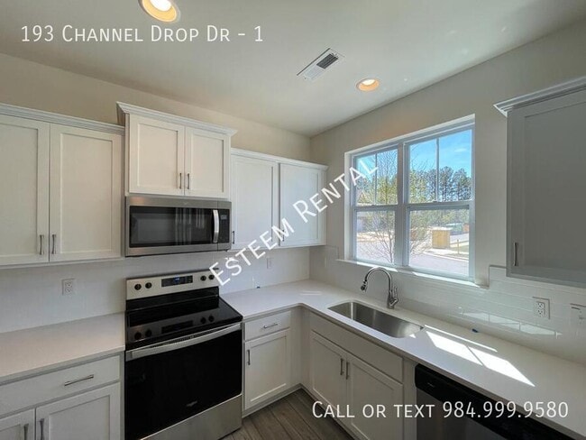 Building Photo - 193 Channel Drop Dr
