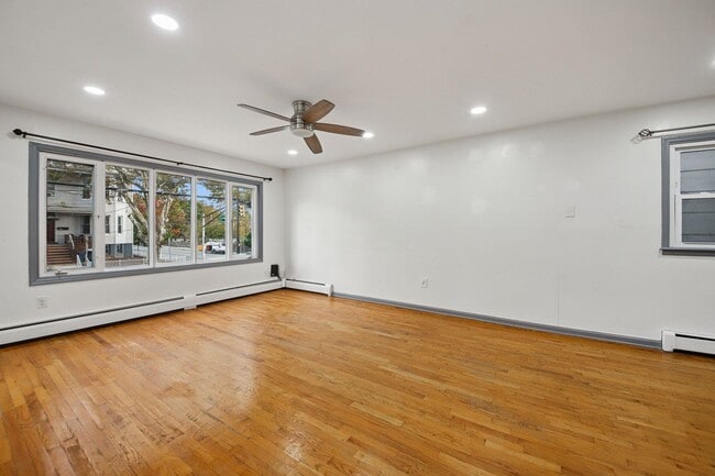 Building Photo - 13 Carlton Ave