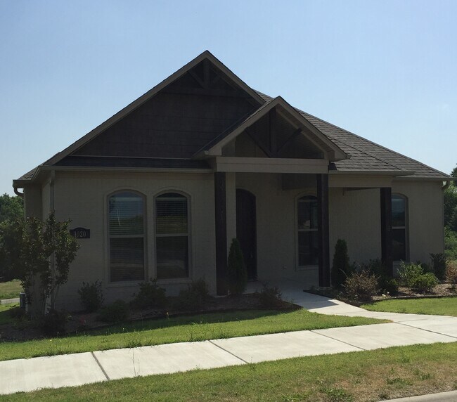 Building Photo - Beautiful home in Gated Subdivision