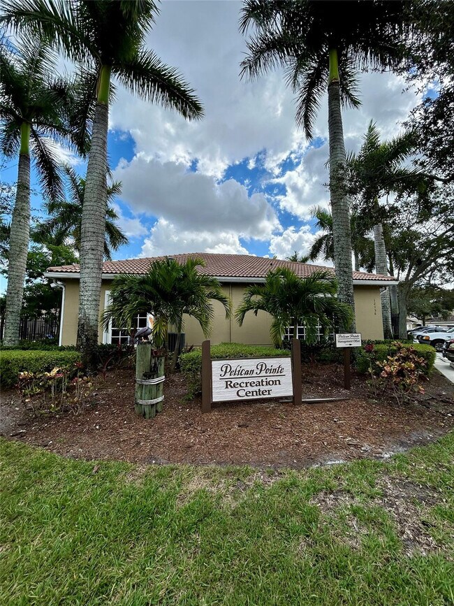 Building Photo - 711 SW 122nd Ave