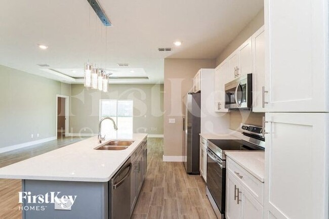 Building Photo - 51 Inconnu Dr