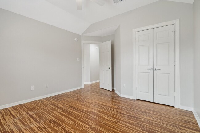 Building Photo - 12611 Brookfield Park