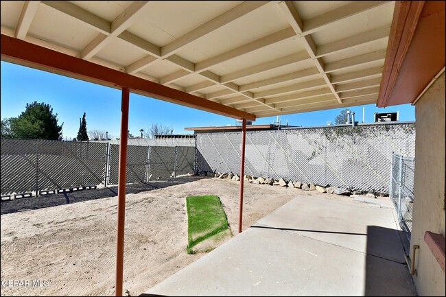 Building Photo - 8058 Gilbert Dr