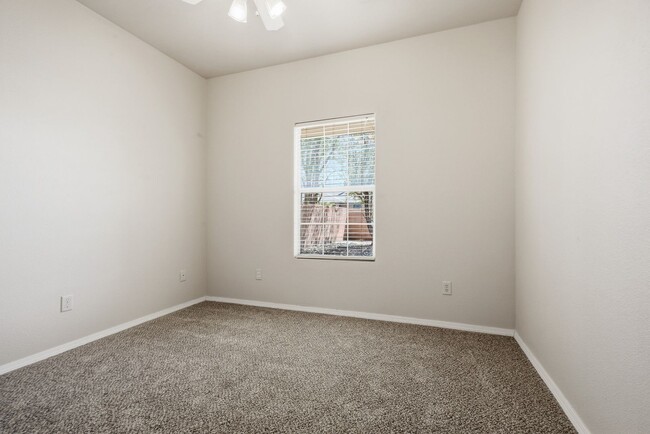 Building Photo - Conveniently Located 4 Bedroom 2 Bath Home