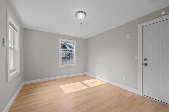 Building Photo - 16 Brinley St