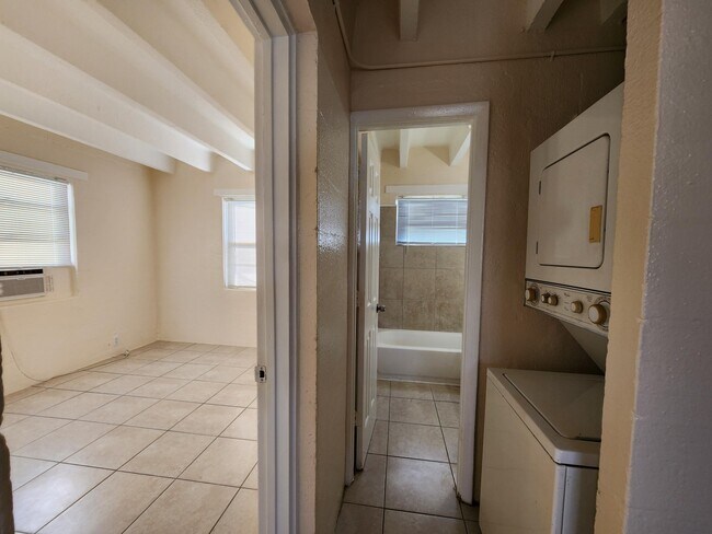 Building Photo - 512 19th St