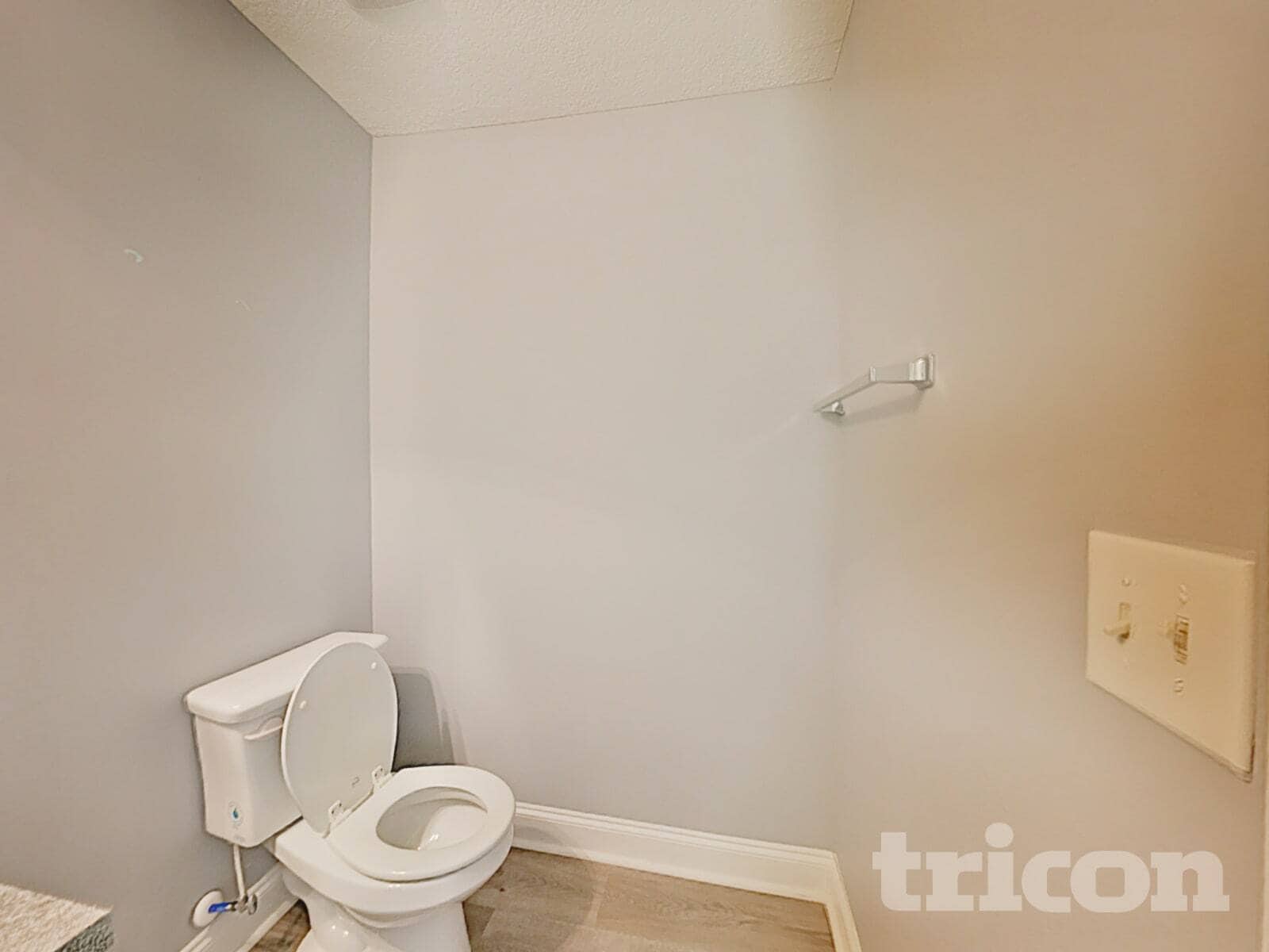 Building Photo - 527 Embassy Walk