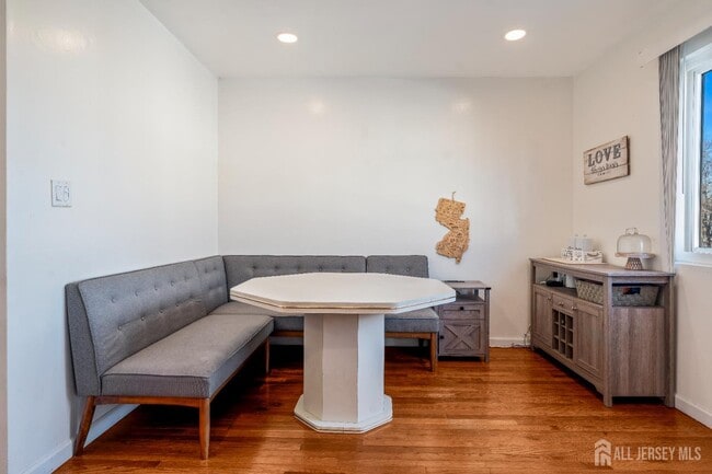 Building Photo - 424 Middlewood Rd