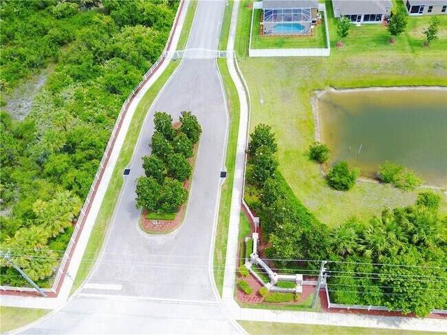 Building Photo - 1296 Lexington Manor SW