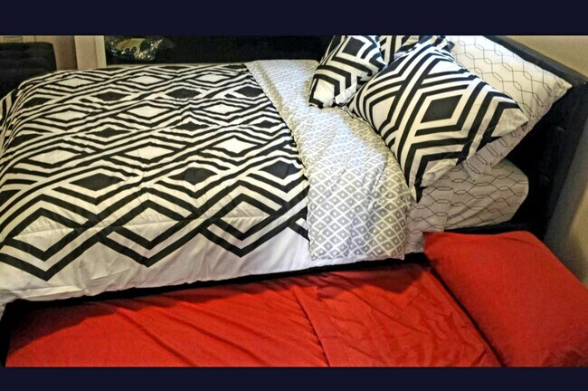 Bedroom #3 w/ pull out trundle - 4909 W 119th St