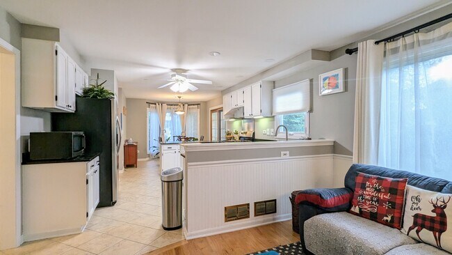 Building Photo - 14 Nicolette Ave