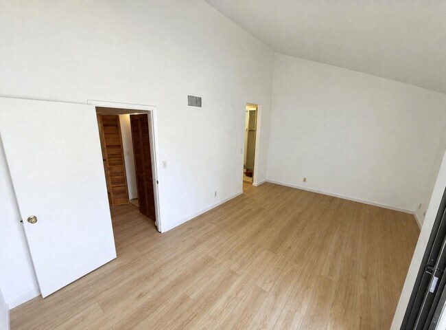 Building Photo - 1662 Parkside Dr