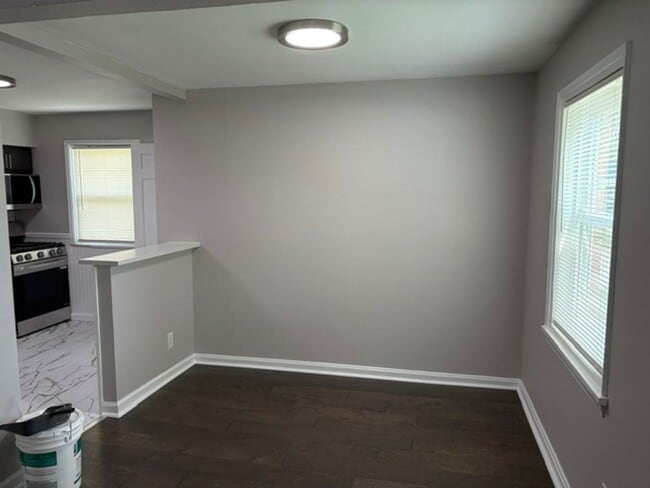 Building Photo - Beautifully rehabbed bungalow in Universit...