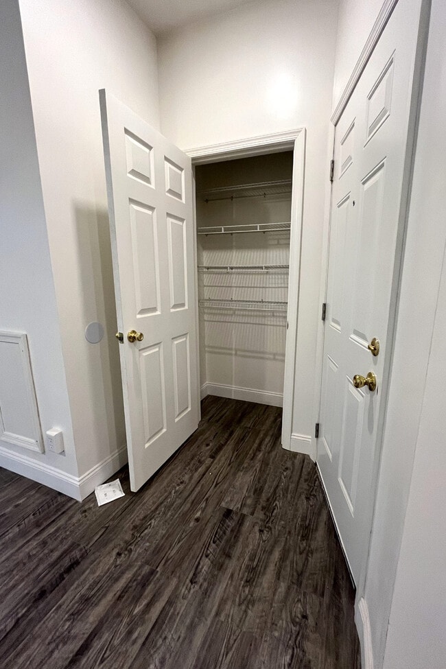 Building Photo - 116 N Queen St