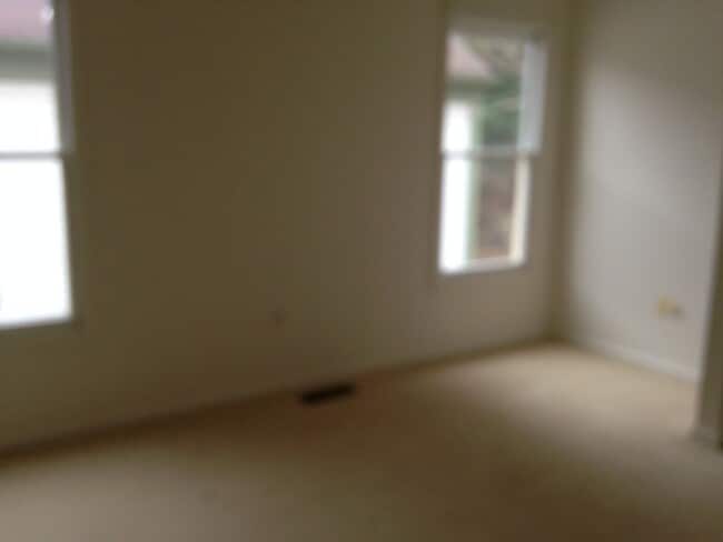 Building Photo - NICE SINGLE FAMILY HOME WITH 1 CAR GARAGE
