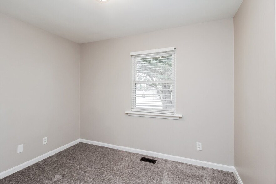 Building Photo - 601 Kentbrook Dr