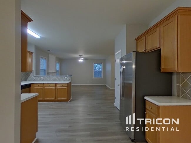 Building Photo - 5371 Lakerock Dr SW