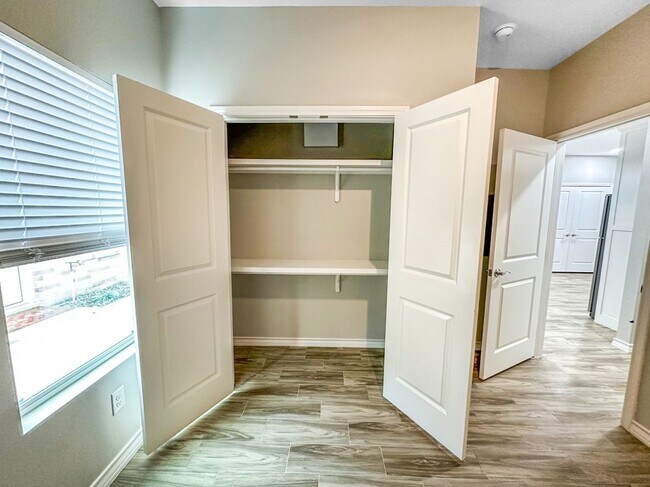 Building Photo - 2813 E Israel Ave