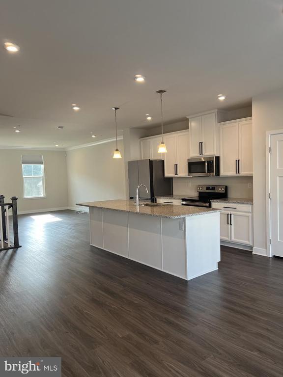 Building Photo - 272 Sugar Maple Square