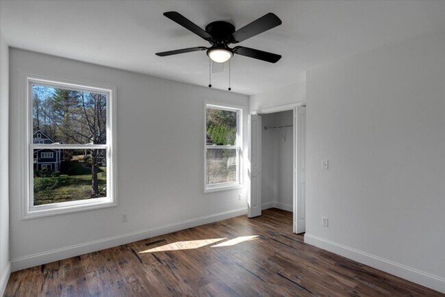 Building Photo - Charming Brand-New Contemporary Home in Black Mountain
