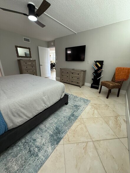 Primary Bedroom - 7560 Bay Island Dr S