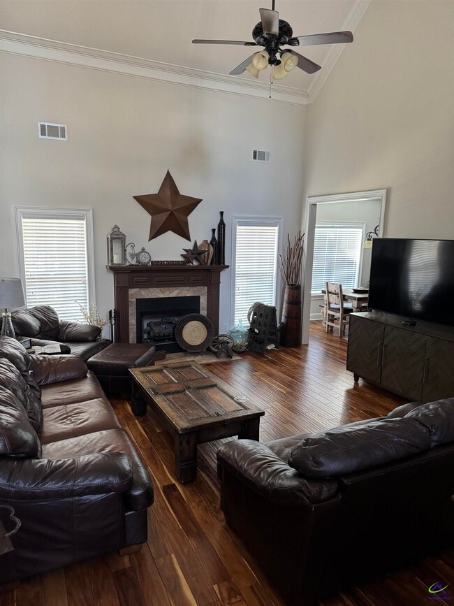 Building Photo - 305 Taylor Elaine Dr