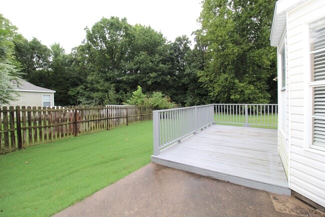 Building Photo - 3152 Parkway Dr