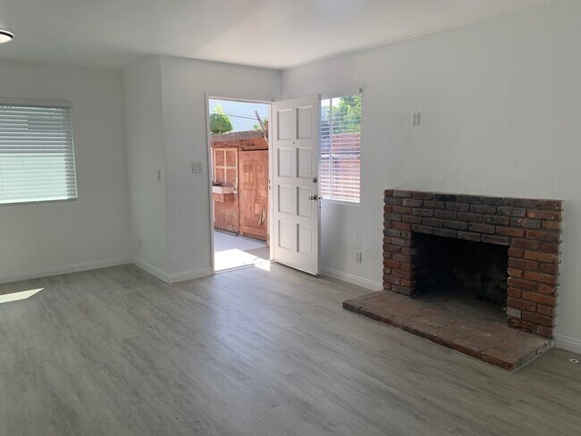 Building Photo - 4334 W 145th St