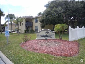 Building Photo - Walk to the Beach from your 2 Bedroom 2 Ba...