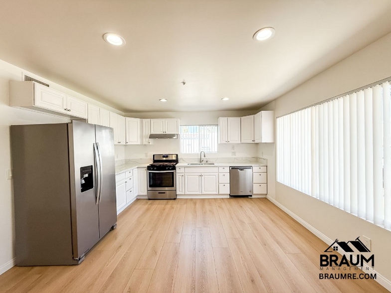 Building Photo - 1421 Centinela Ave