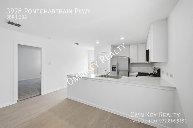 Building Photo - 3928 Pontchartrain Pkwy