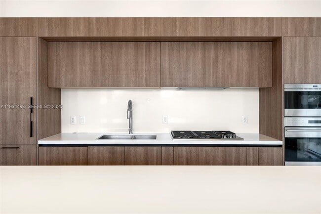 Building Photo - 1 Collins Ave