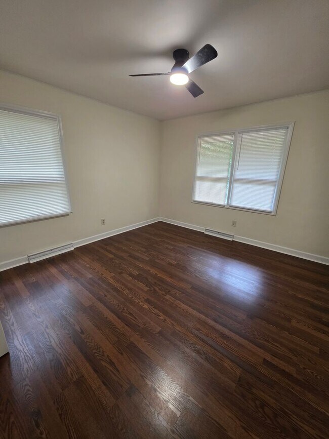 Building Photo - 3310 Hillside Dr