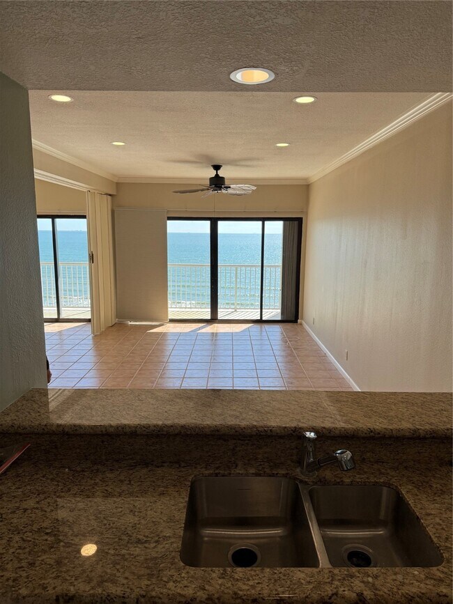 Building Photo - 7700 Seawall Blvd