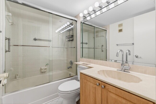 Building Photo - 5851 Parkwalk Dr