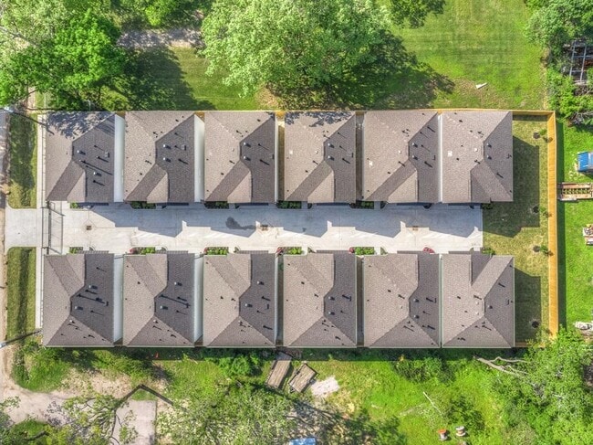 Building Photo - 2149 Hoskins Dr