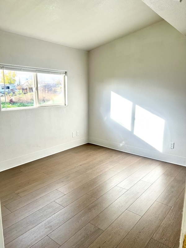 Building Photo - 272 E 200 S