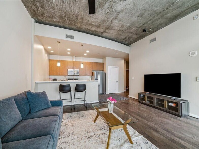 Building Photo - 5925 Almeda Rd