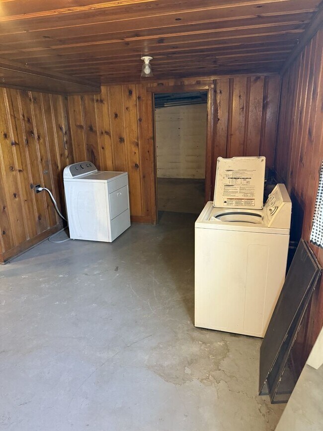 Building Photo - Midtown 2bd